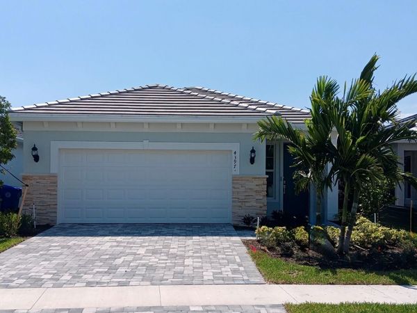 4397 Pinafore Street, Unit Hallmark 2, Vero Beach, FL 32967