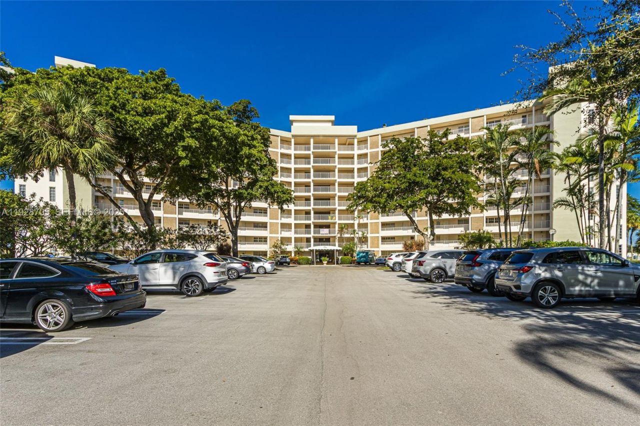 3090 N Course Dr, Unit 609, Pompano Beach, FL 33069 Photo