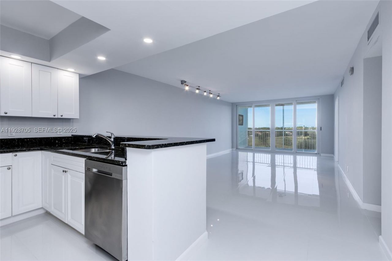 3090 N Course Dr, Unit 609, Pompano Beach, FL 33069 Photo