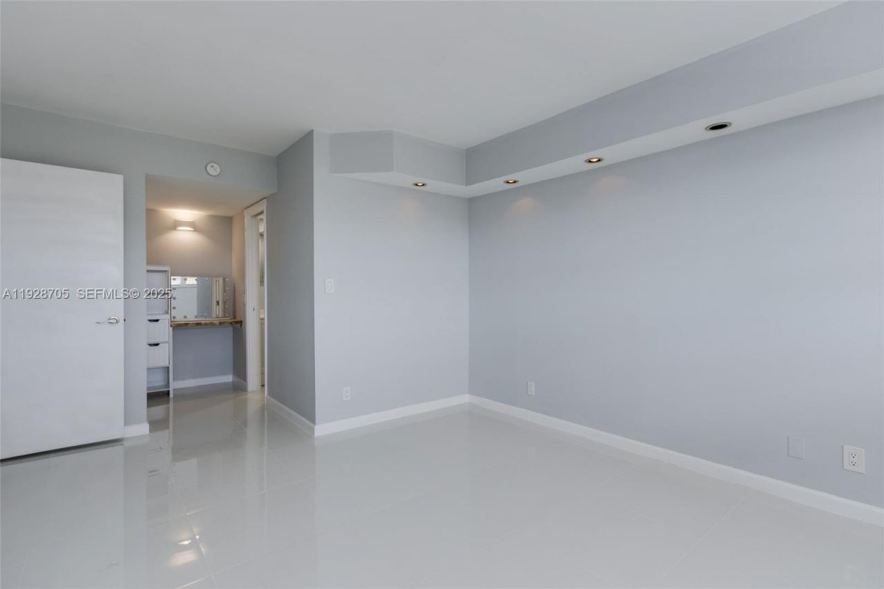3090 N Course Dr, Unit 609, Pompano Beach, FL 33069 Photo