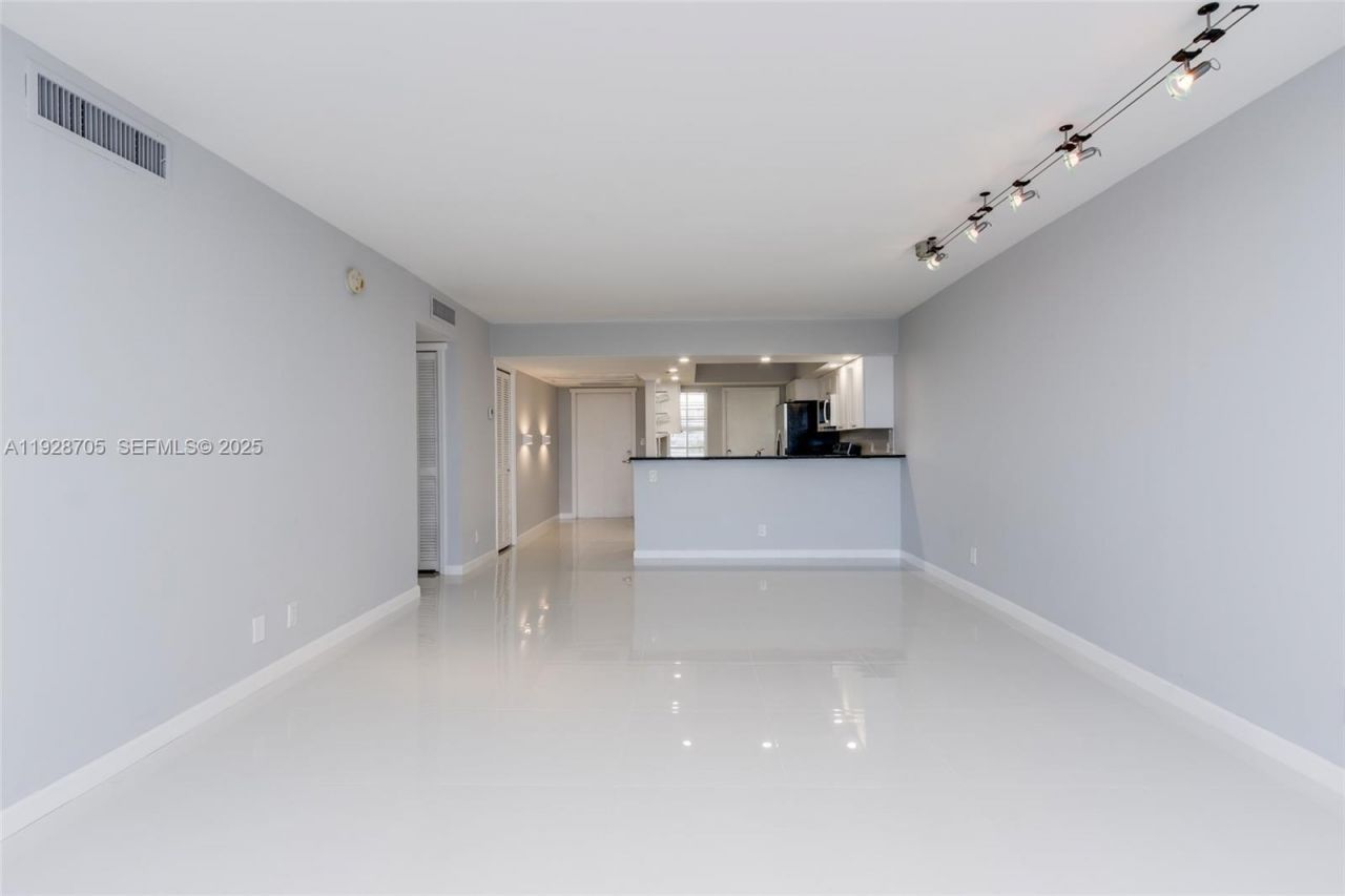 3090 N Course Dr, Unit 609, Pompano Beach, FL 33069 Photo