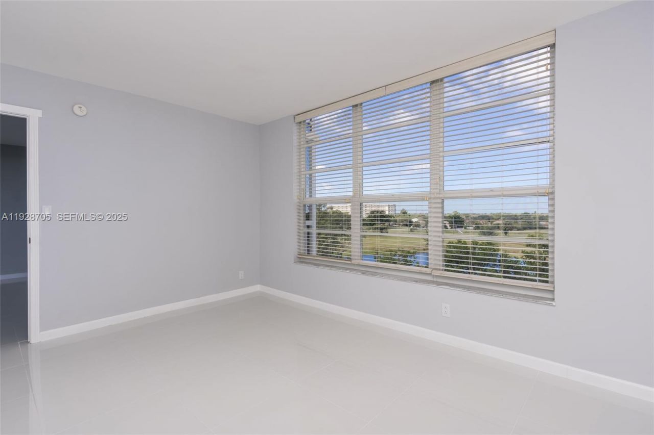 3090 N Course Dr, Unit 609, Pompano Beach, FL 33069 Photo