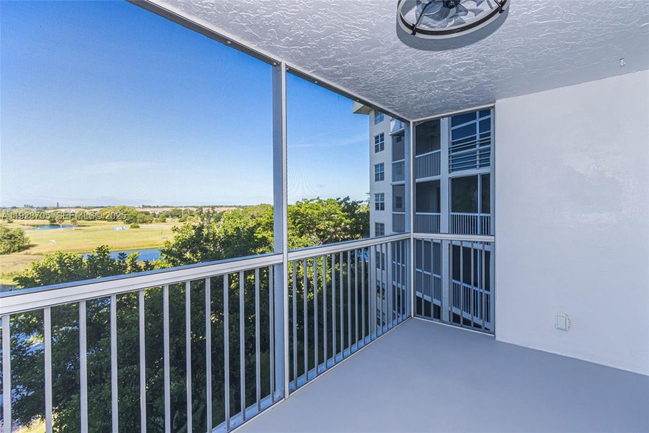 3090 N Course Dr, Unit 609, Pompano Beach, FL 33069 Photo