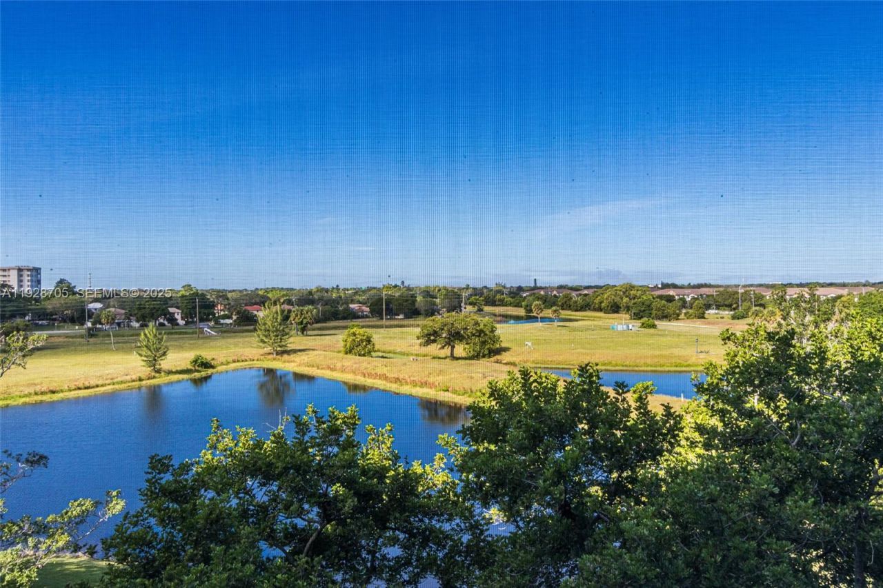 3090 N Course Dr, Unit 609, Pompano Beach, FL 33069 Photo