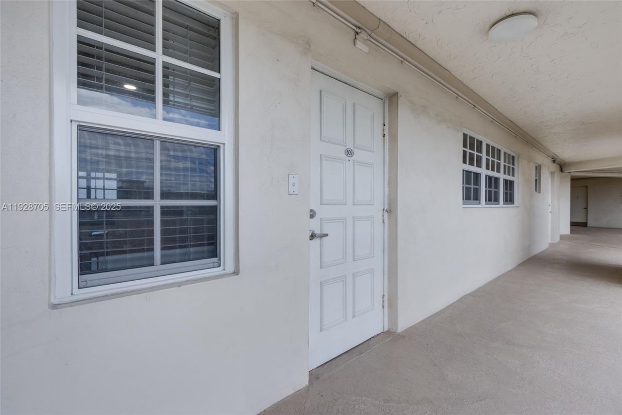 3090 N Course Dr, Unit 609, Pompano Beach, FL 33069 Photo