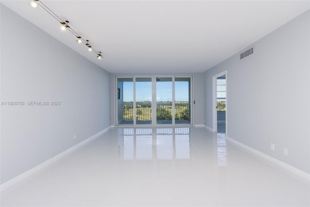 3090 N Course Dr, Unit 609, Pompano Beach, FL 33069 Photo