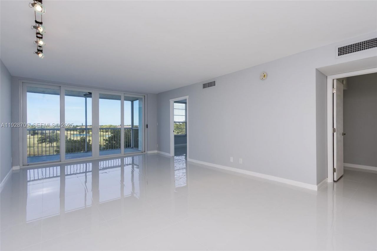3090 N Course Dr, Unit 609, Pompano Beach, FL 33069 Photo