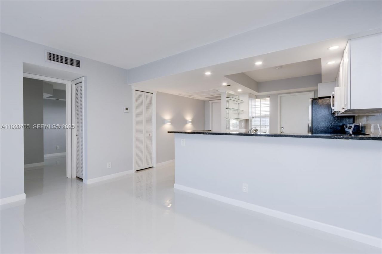 3090 N Course Dr, Unit 609, Pompano Beach, FL 33069 Photo