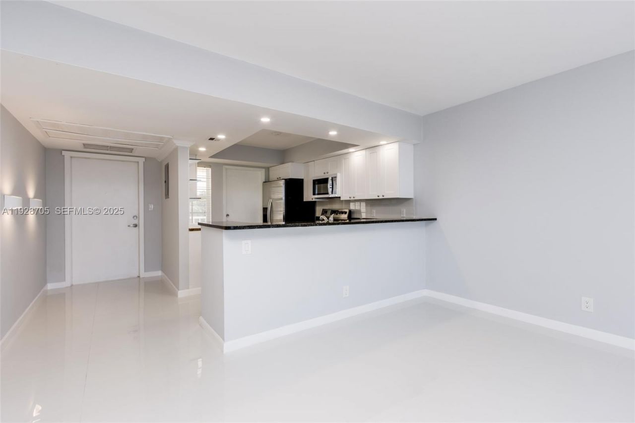 3090 N Course Dr, Unit 609, Pompano Beach, FL 33069 Photo