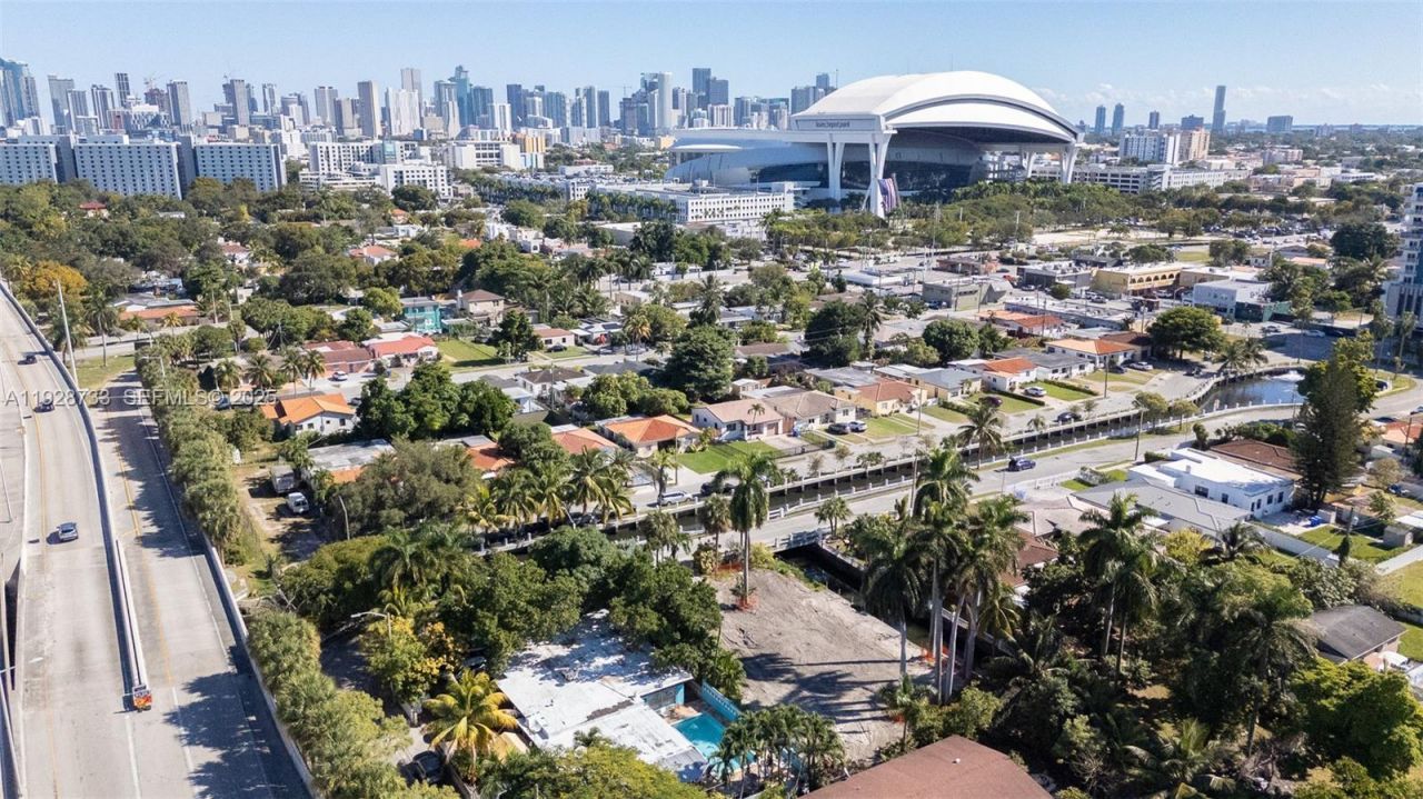 848 NW 18th Ave, Miami, FL 33125 Photo