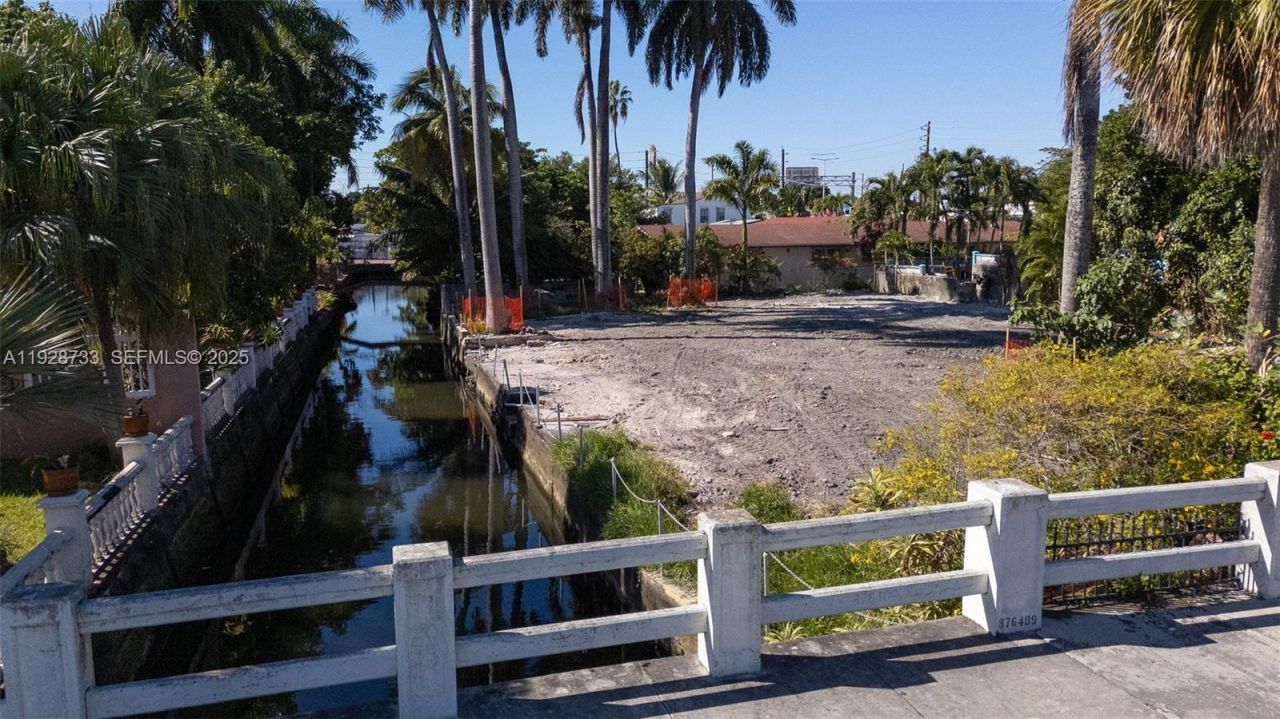 848 NW 18th Ave, Miami, FL 33125 Photo