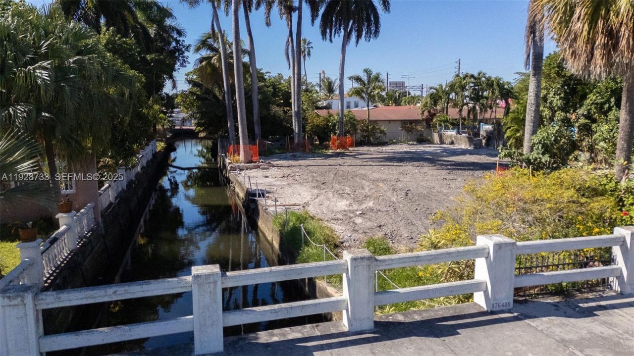 848 NW 18th Ave, Miami, FL 33125 Photo