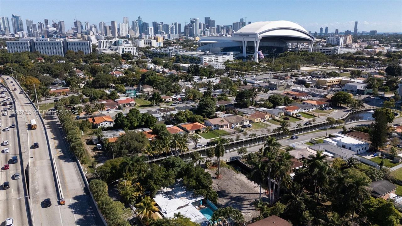 848 NW 18th Ave, Miami, FL 33125 Photo