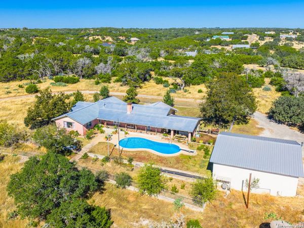 88 Oak Alley, Kerrville, TX 78028