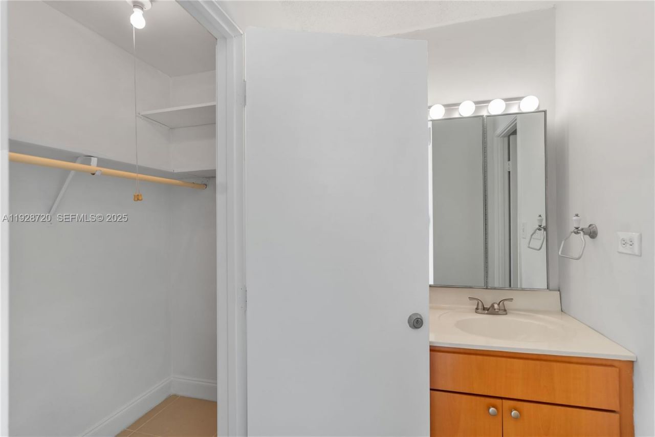 7135 Collins Ave, Unit 613, Miami Beach, FL 33141 Photo