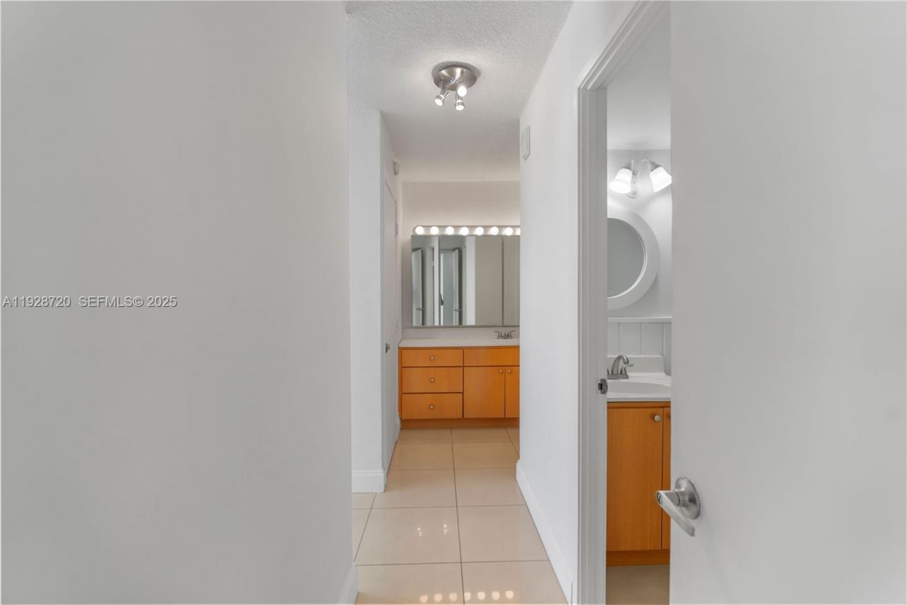 7135 Collins Ave, Unit 613, Miami Beach, FL 33141 Photo
