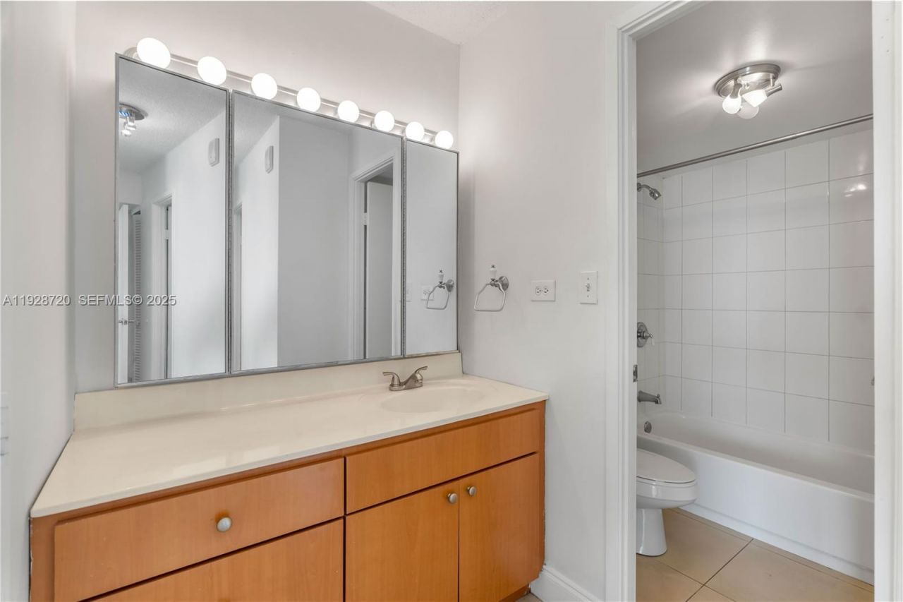 7135 Collins Ave, Unit 613, Miami Beach, FL 33141 Photo