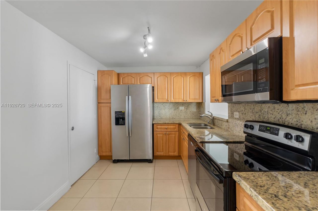 7135 Collins Ave, Unit 613, Miami Beach, FL 33141 Photo