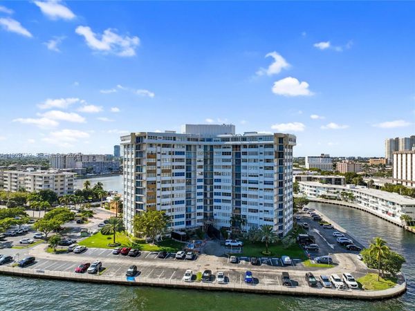 100 Golden Isles Dr, Unit PH 6, Hallandale Beach, FL 33009