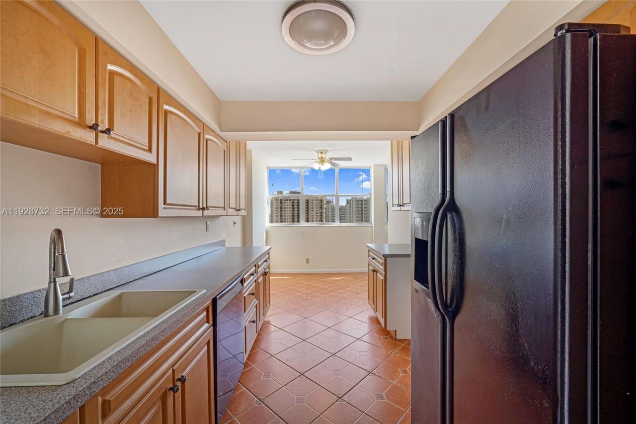 100 Golden Isles Dr, Unit PH 6, Hallandale Beach, FL 33009 Photo