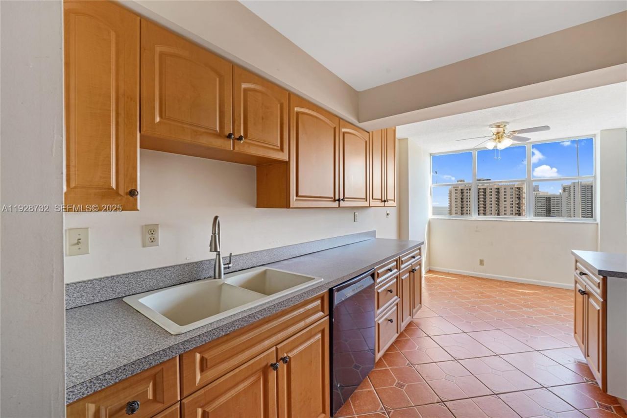 100 Golden Isles Dr, Unit PH 6, Hallandale Beach, FL 33009 Photo