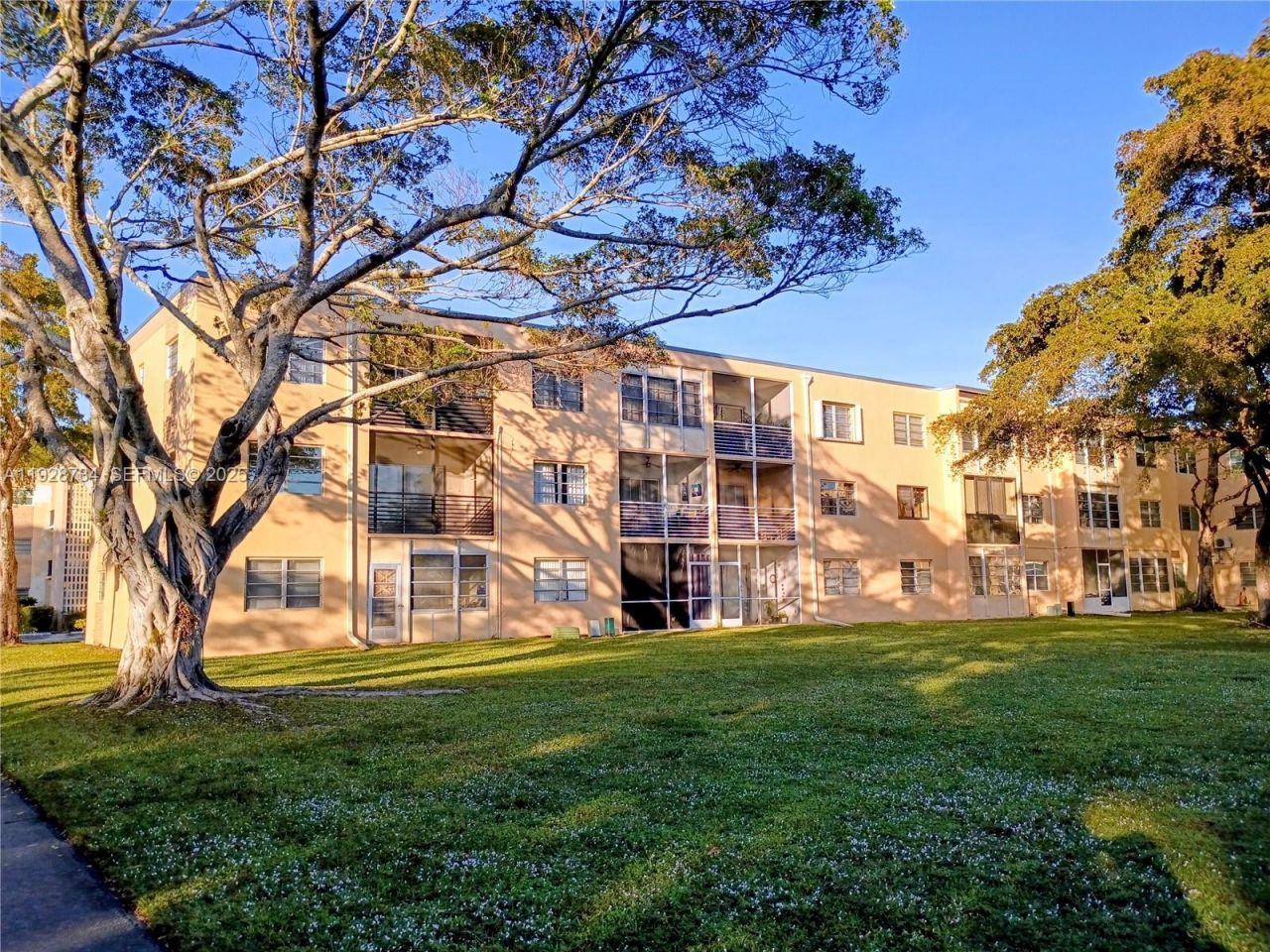 151 Berkley Rd, Unit 308, Hollywood, FL 33024 Photo