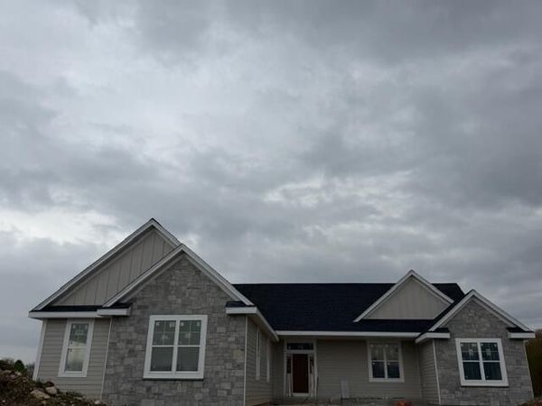 N74W24729 Lauren Dr, Sussex, WI 53089