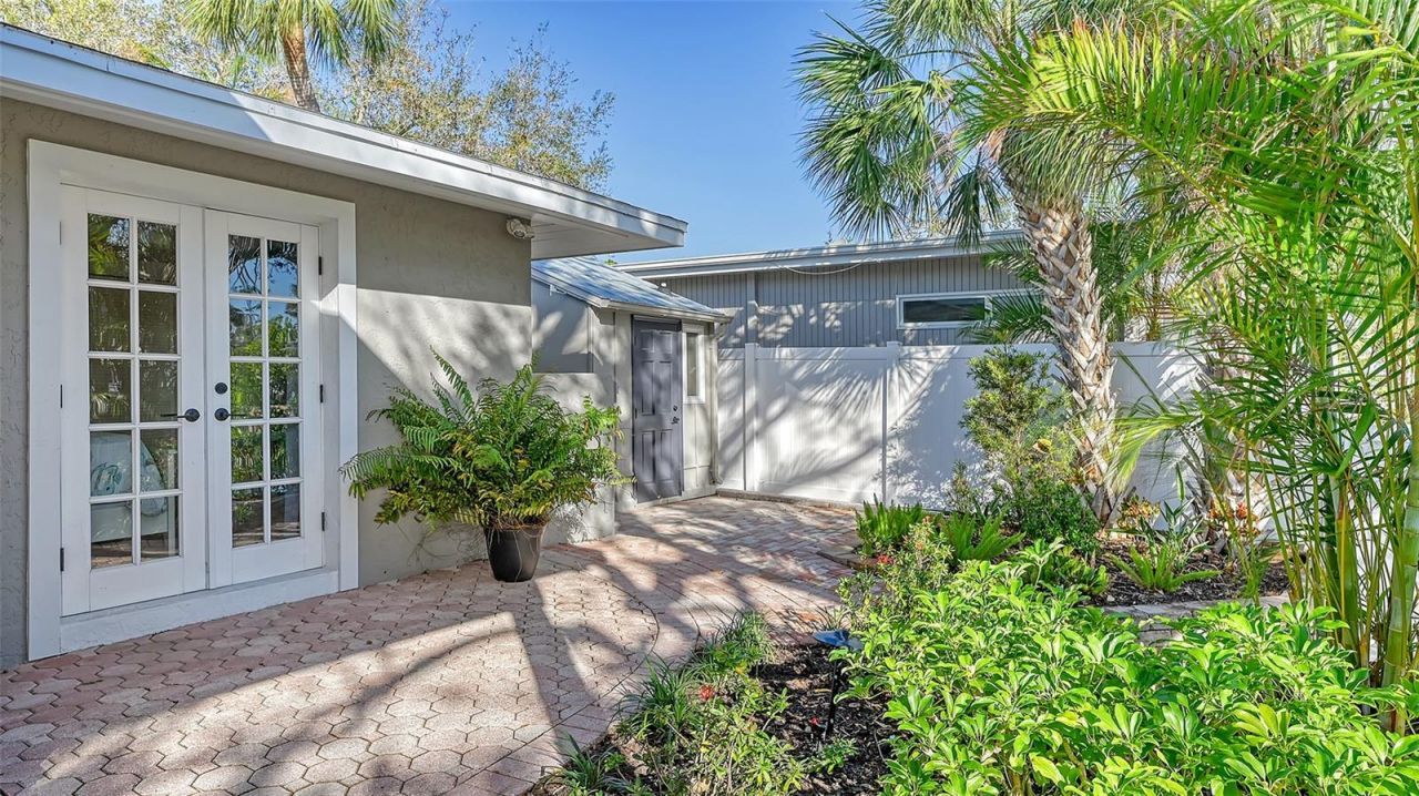 5165 Sandy Cove Avenue, Siesta Key, FL 34242 Photo