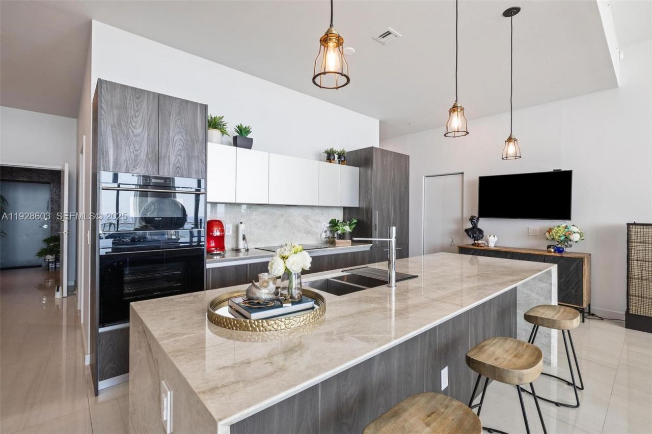 480 NE 31st St, Unit PH5303, Miami, FL 33137 Photo