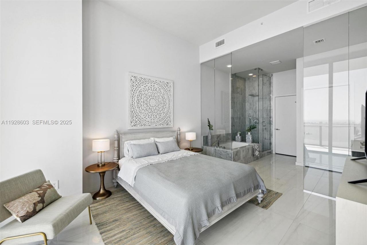 480 NE 31st St, Unit PH5303, Miami, FL 33137 Photo