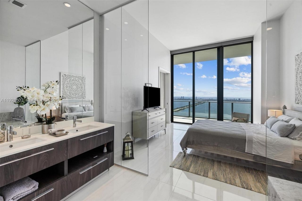 480 NE 31st St, Unit PH5303, Miami, FL 33137 Photo