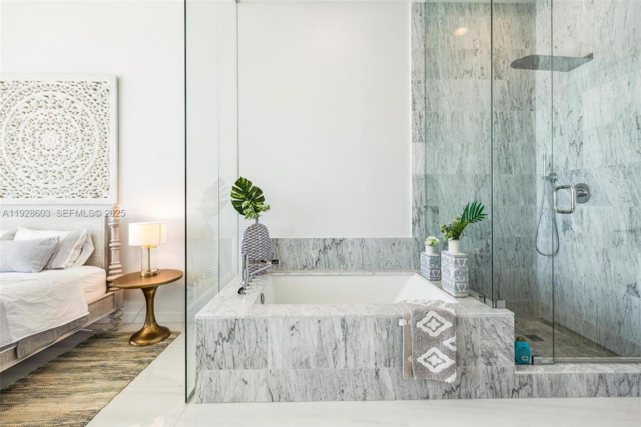 480 NE 31st St, Unit PH5303, Miami, FL 33137 Photo