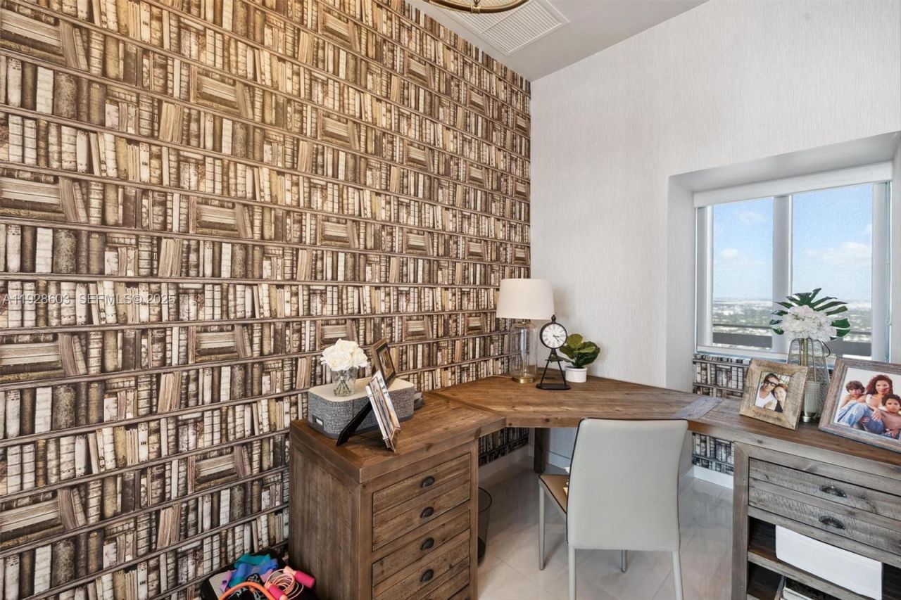 480 NE 31st St, Unit PH5303, Miami, FL 33137 Photo