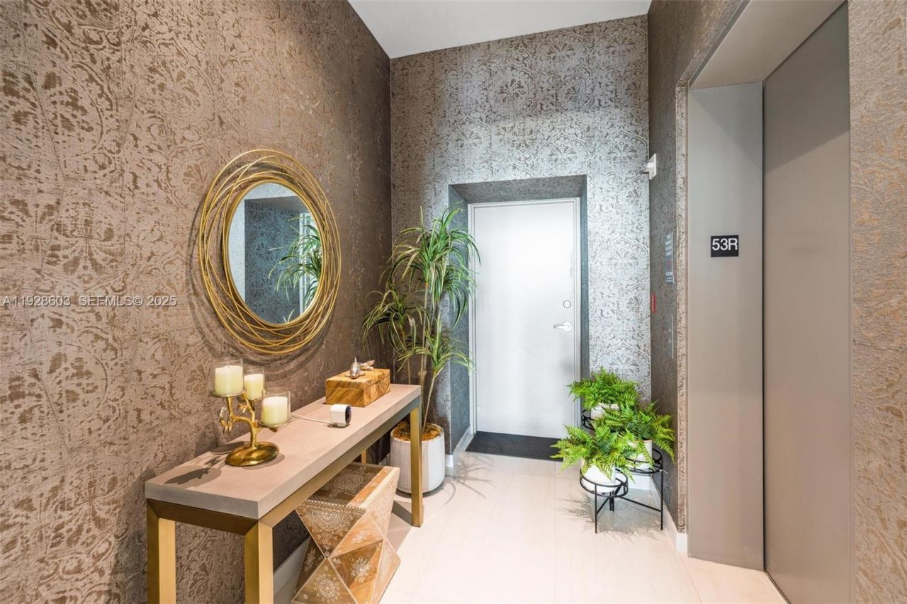 480 NE 31st St, Unit PH5303, Miami, FL 33137 Photo