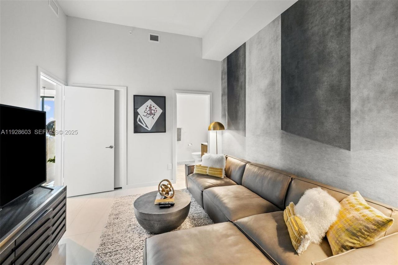 480 NE 31st St, Unit PH5303, Miami, FL 33137 Photo