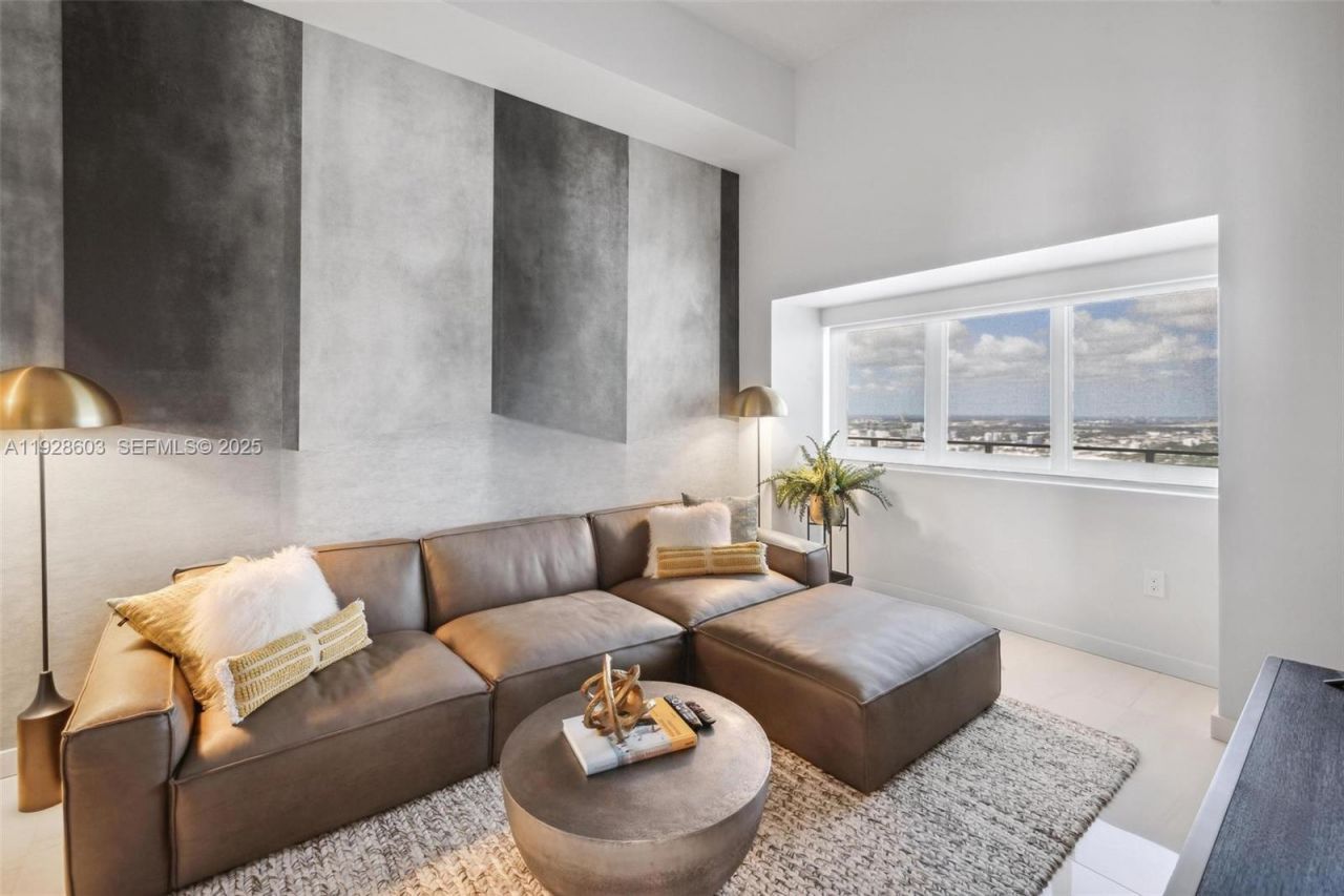 480 NE 31st St, Unit PH5303, Miami, FL 33137 Photo