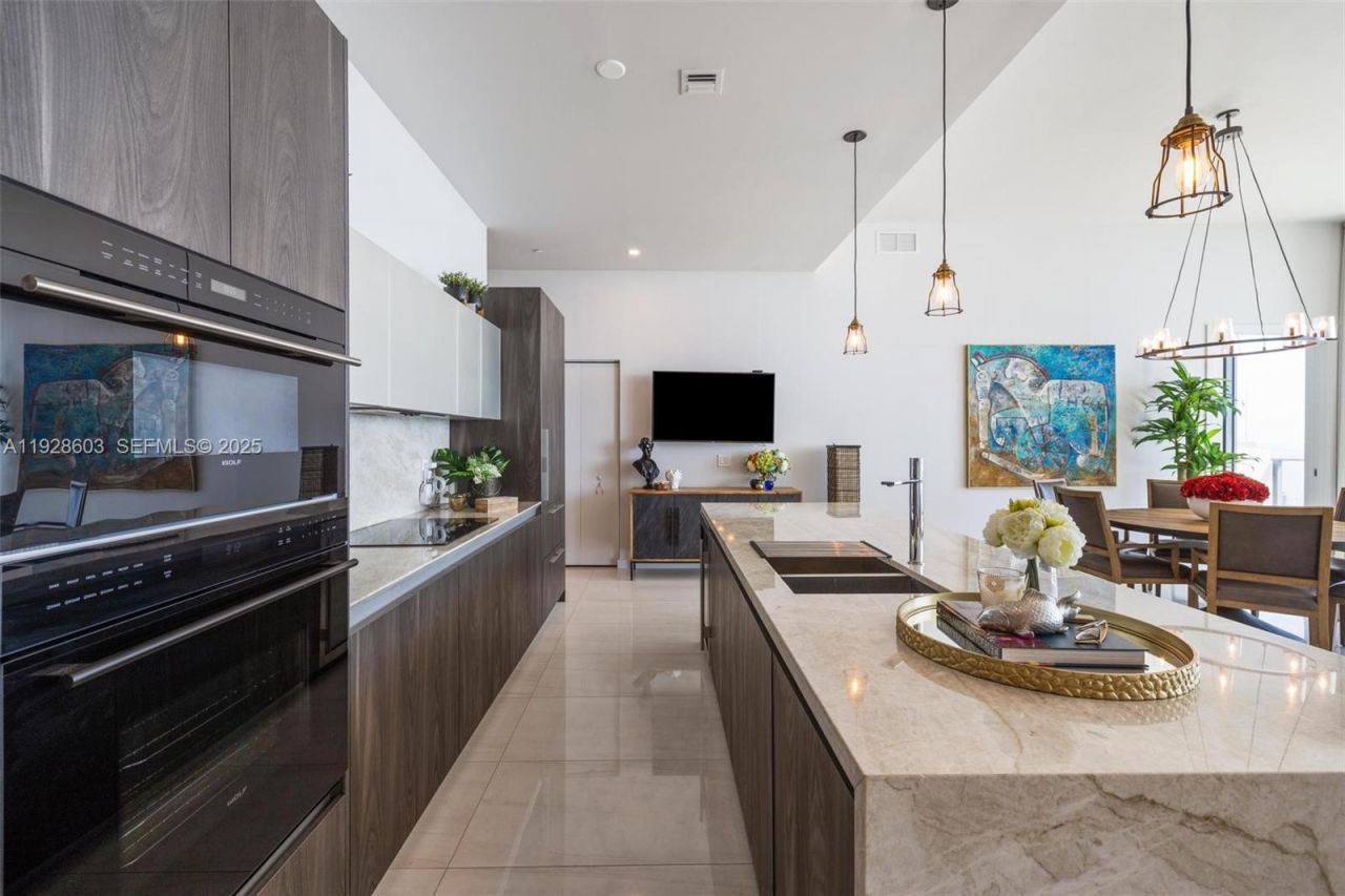 480 NE 31st St, Unit PH5303, Miami, FL 33137 Photo