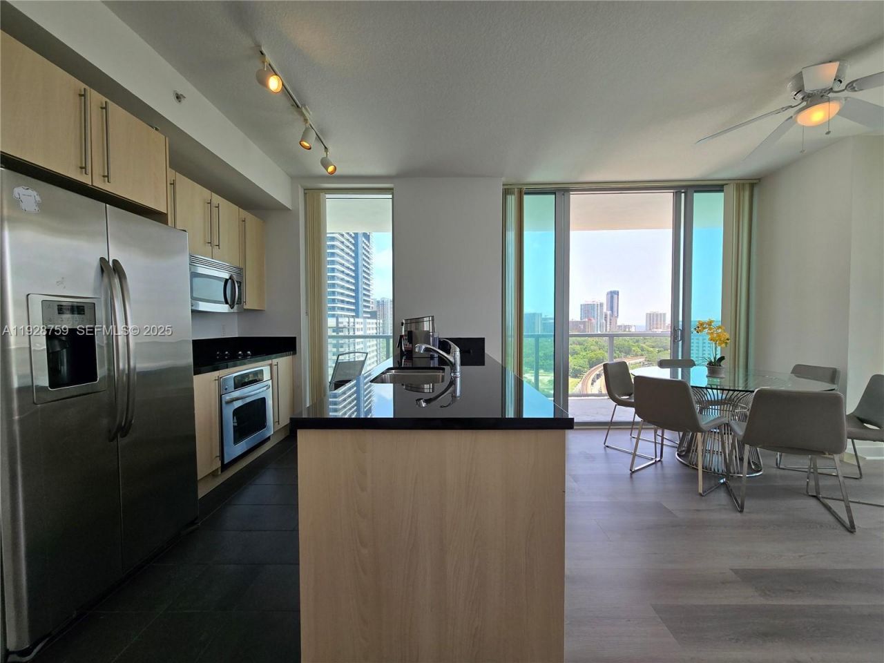 79 SW 12th St, Unit 1701-S, Miami, FL 33130 Photo