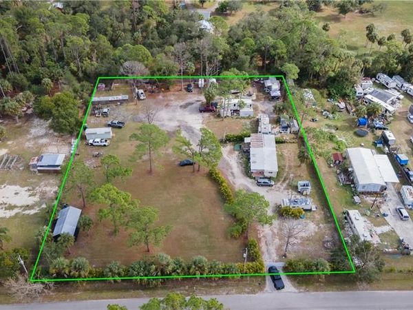 8219 Bartholomew DR, NORTH FORT MYERS, FL 33917