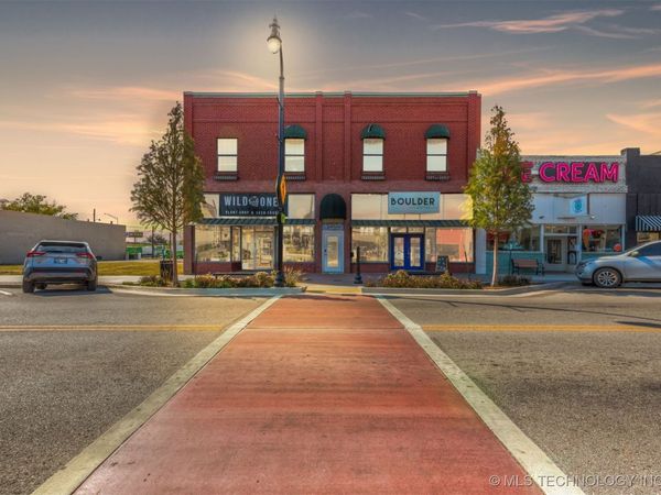 118 N Main Street , Sand Springs, OK 74063