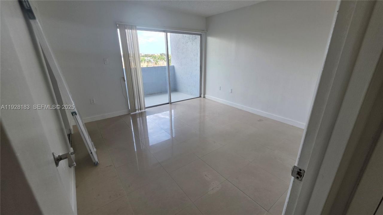 9375 Fontainebleau Blvd, Unit L420, Miami, FL 33172 Photo