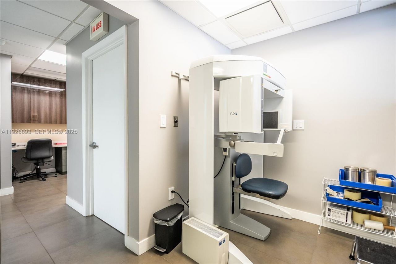 7600 S Red Rd, South Miami, FL 33143 Photo