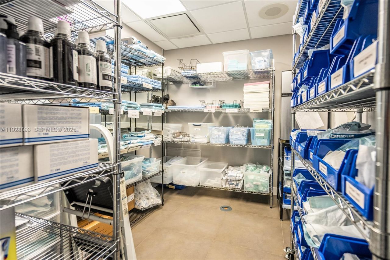 7600 S Red Rd, South Miami, FL 33143 Photo