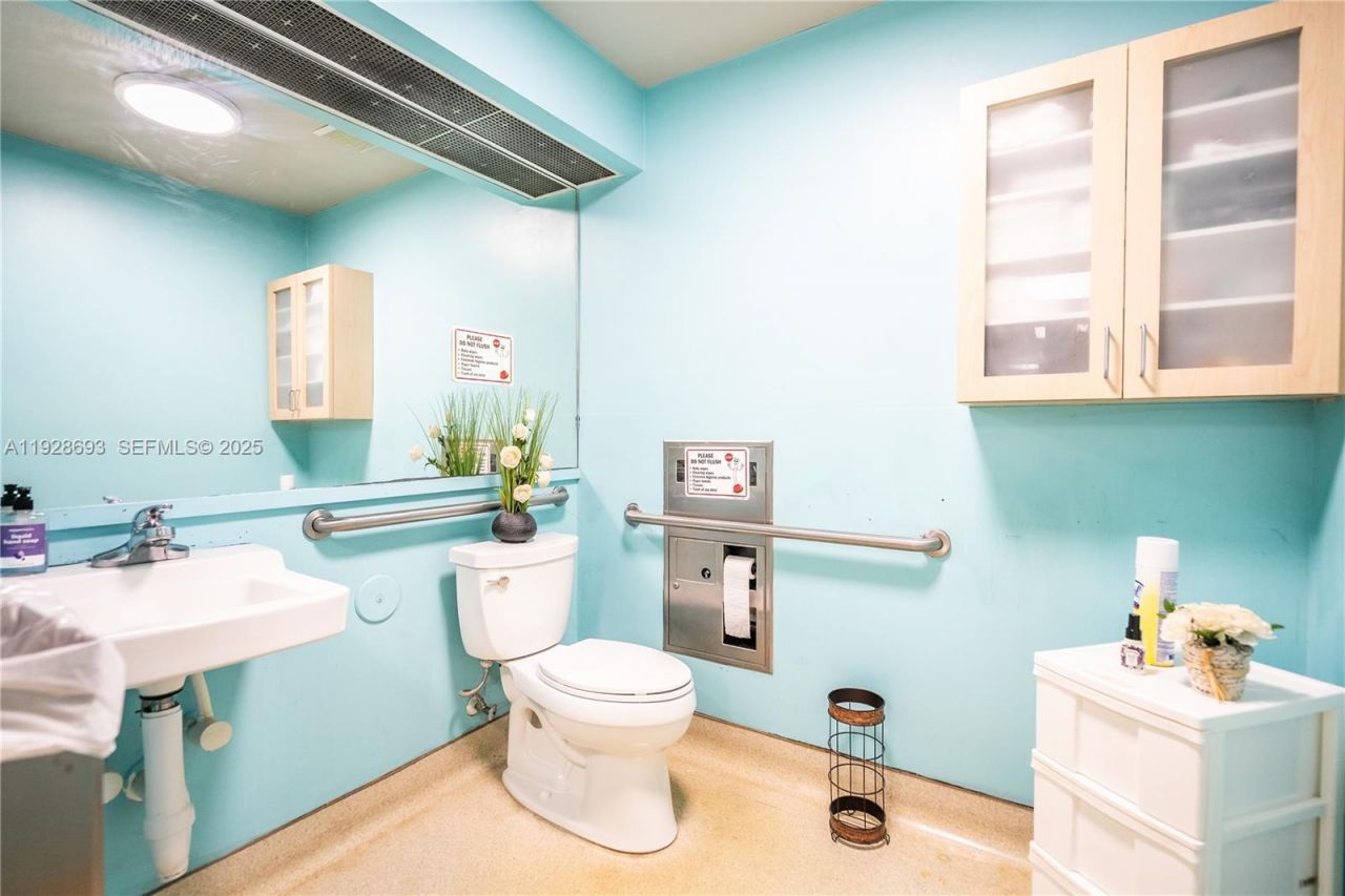 7600 S Red Rd, South Miami, FL 33143 Photo