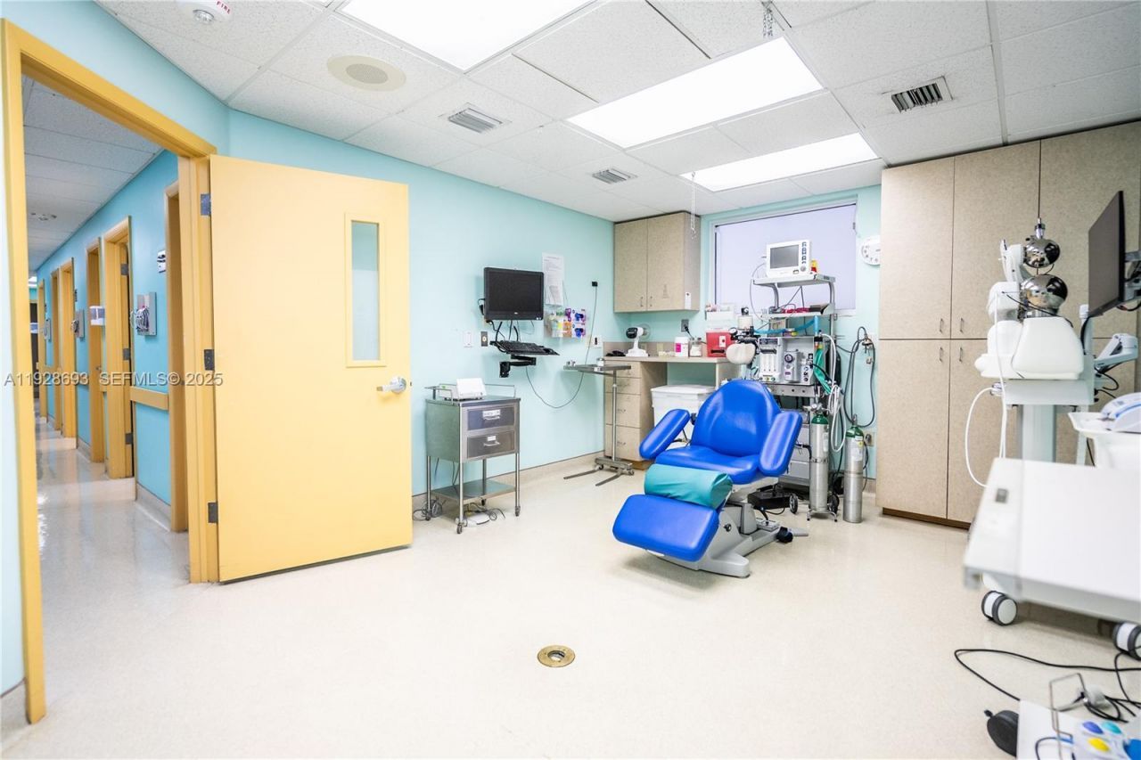 7600 S Red Rd, South Miami, FL 33143 Photo