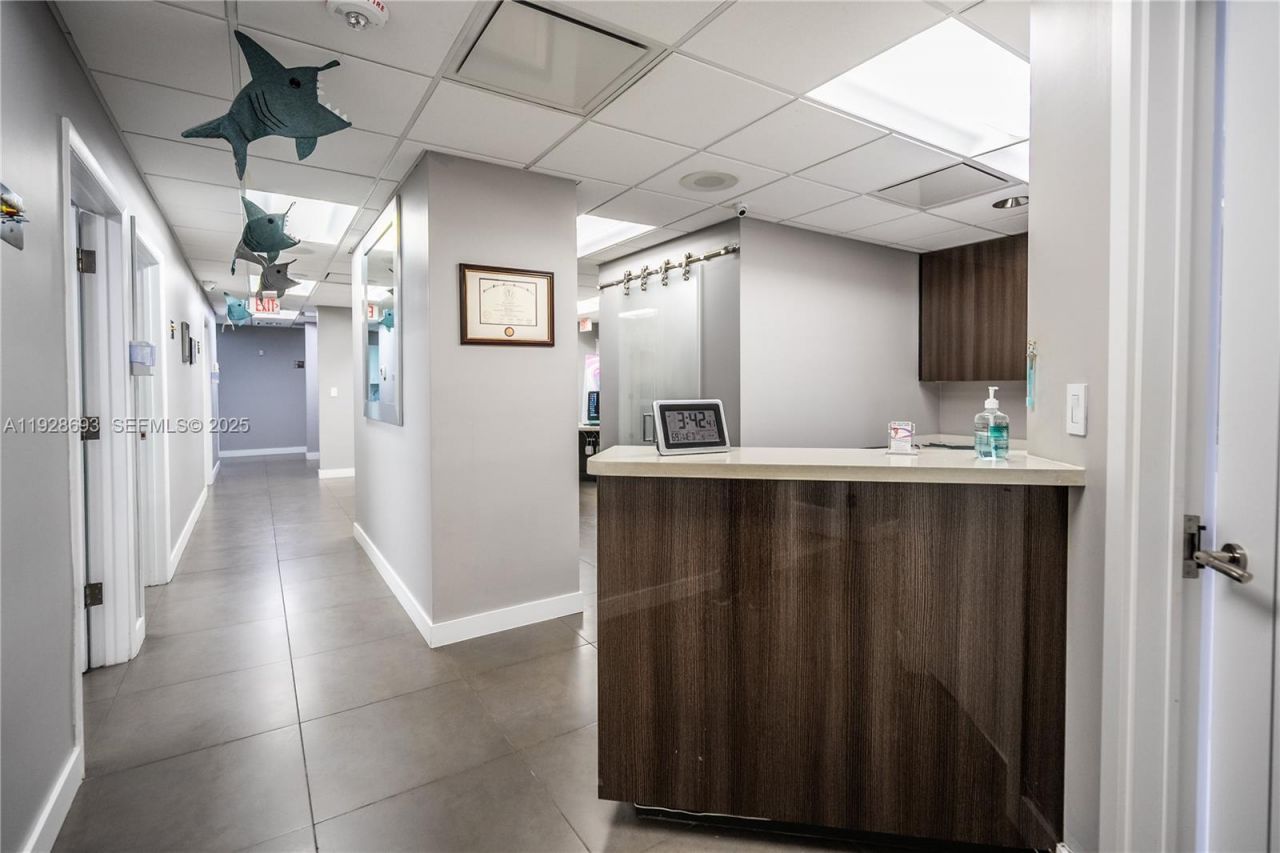 7600 S Red Rd, South Miami, FL 33143 Photo