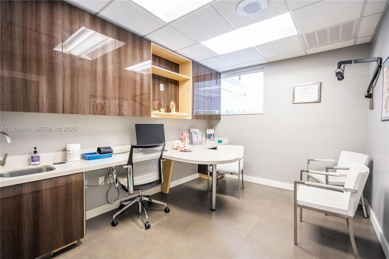 7600 S Red Rd, South Miami, FL 33143 Photo