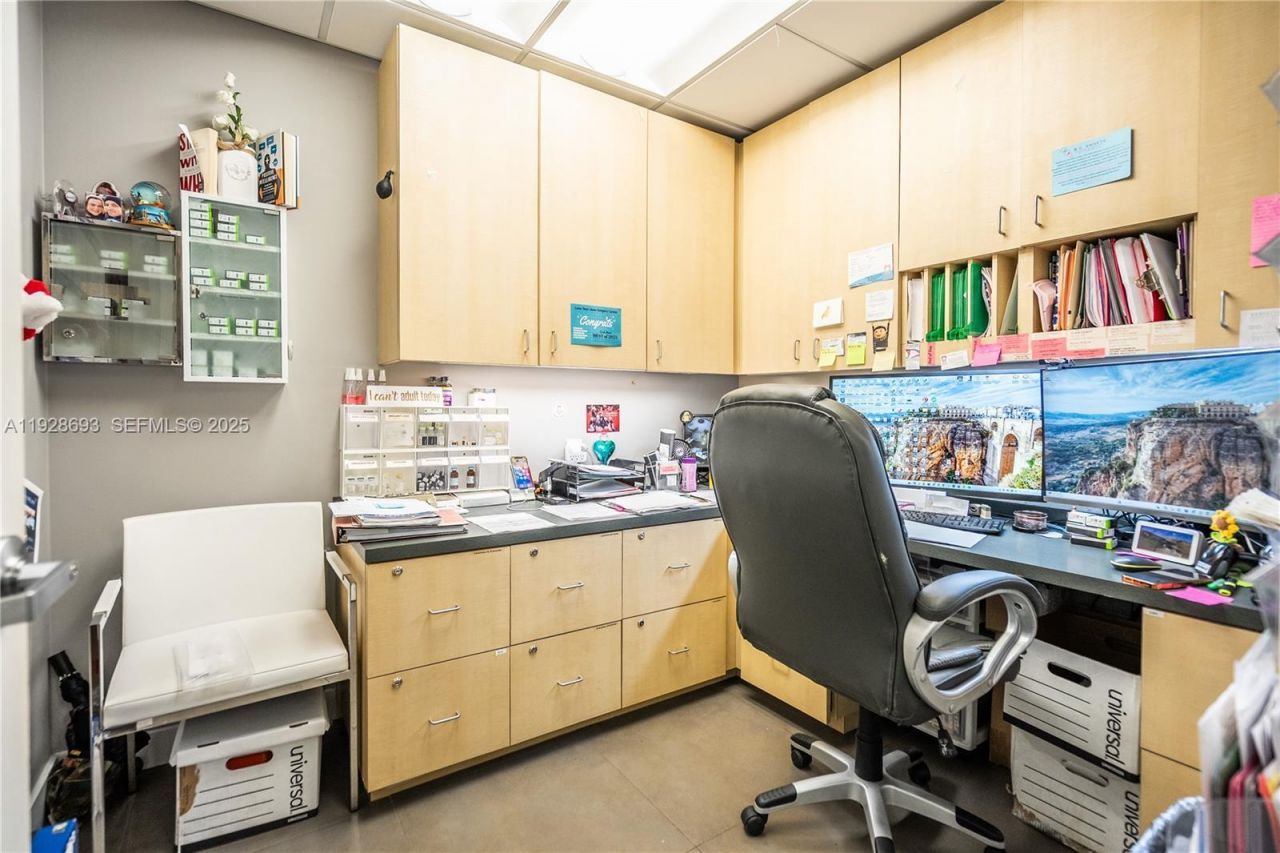 7600 S Red Rd, South Miami, FL 33143 Photo