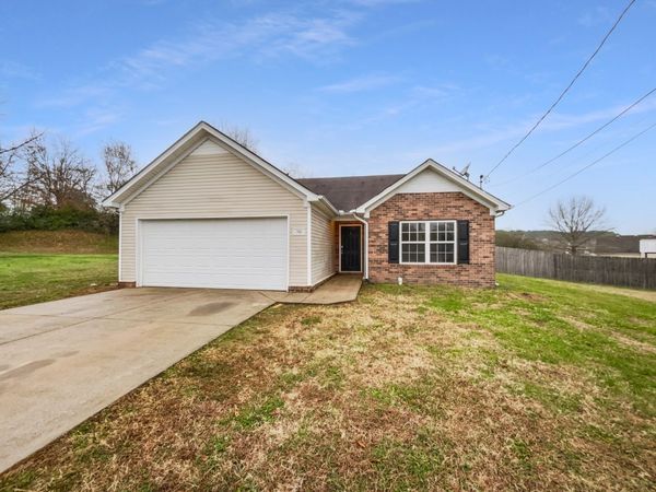 760 Autumn Ridge Ln, Columbia, TN 38401