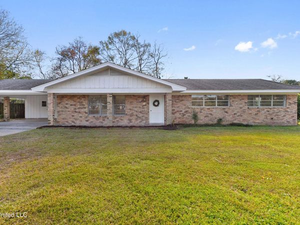 13013 Cambridge Boulevard, Ocean Springs, MS 39564